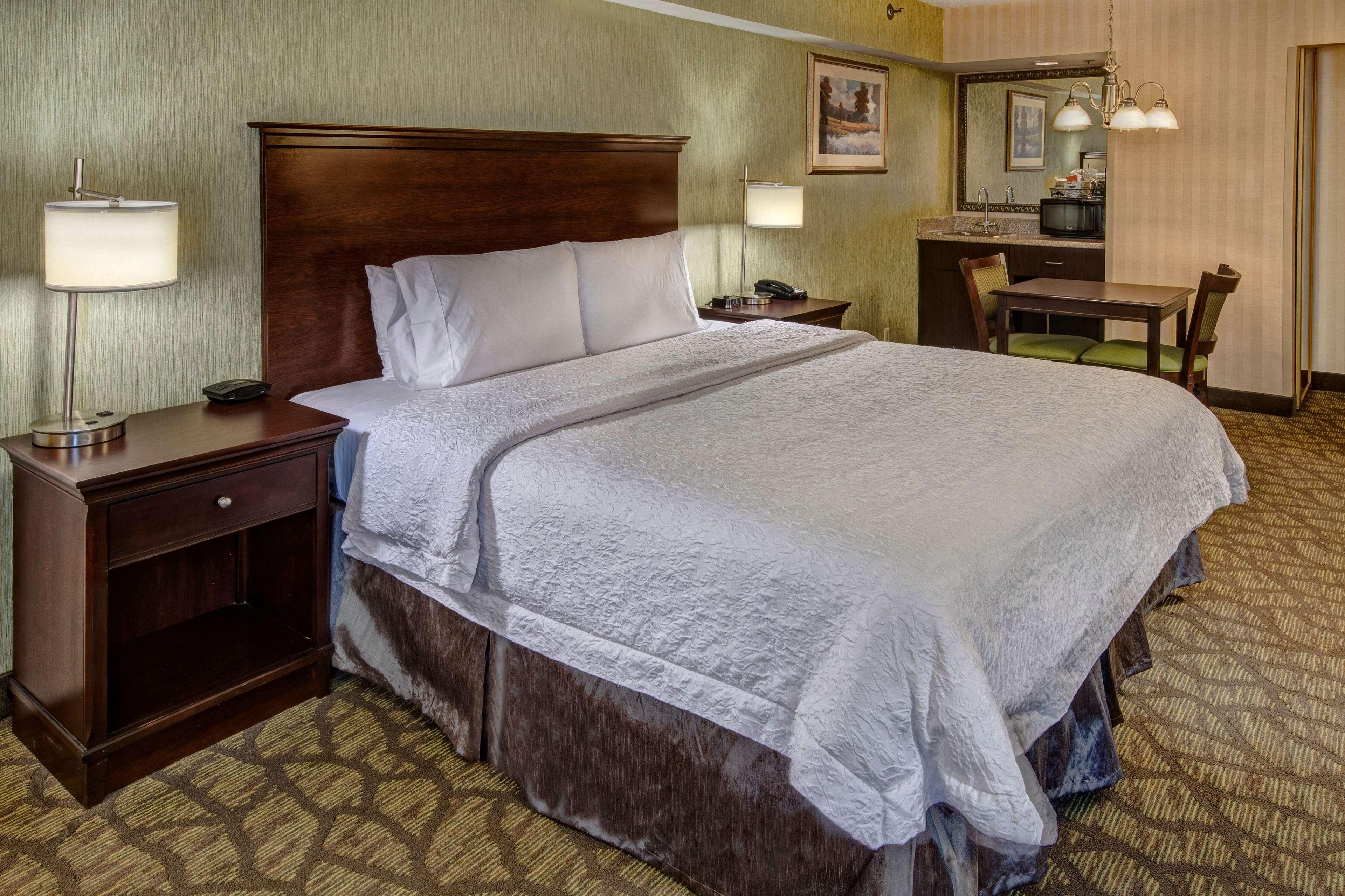 Hampton Inn Роки Маунт Екстериор снимка