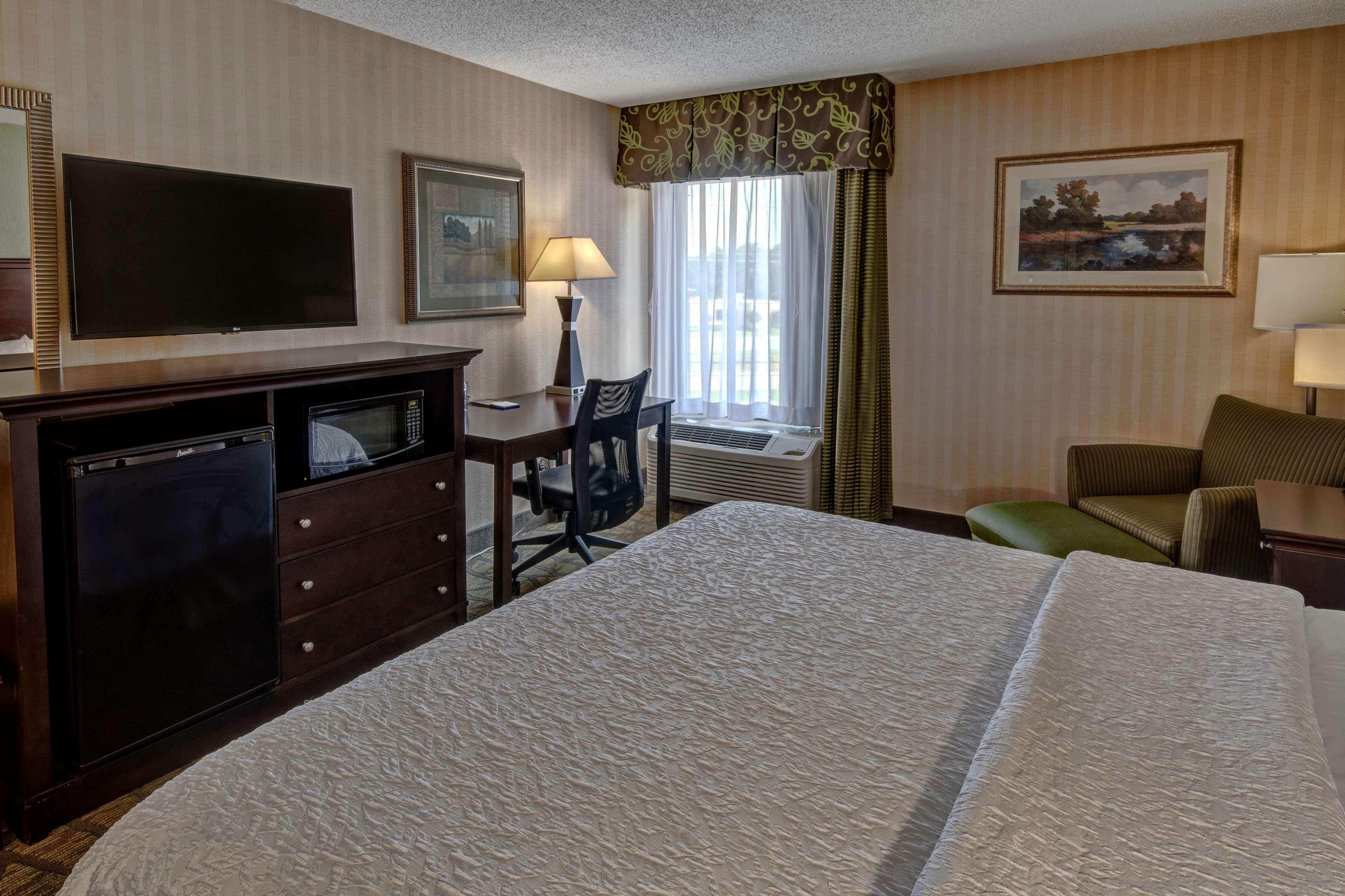 Hampton Inn Роки Маунт Екстериор снимка