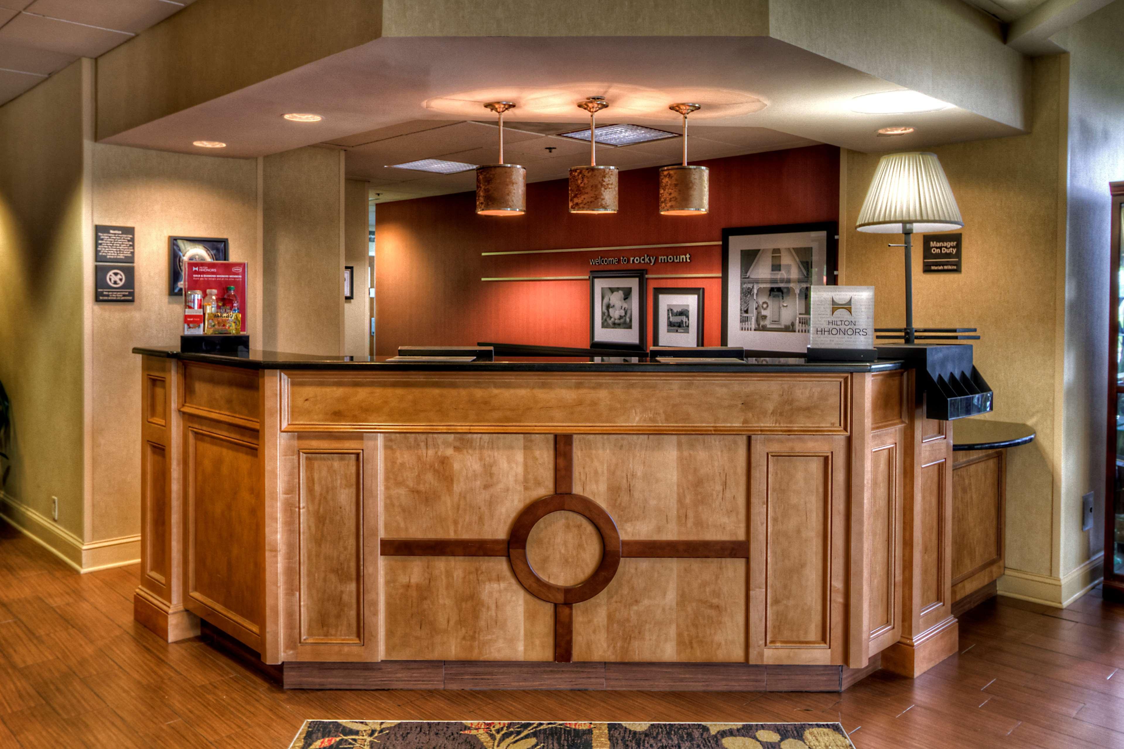 Hampton Inn Роки Маунт Екстериор снимка
