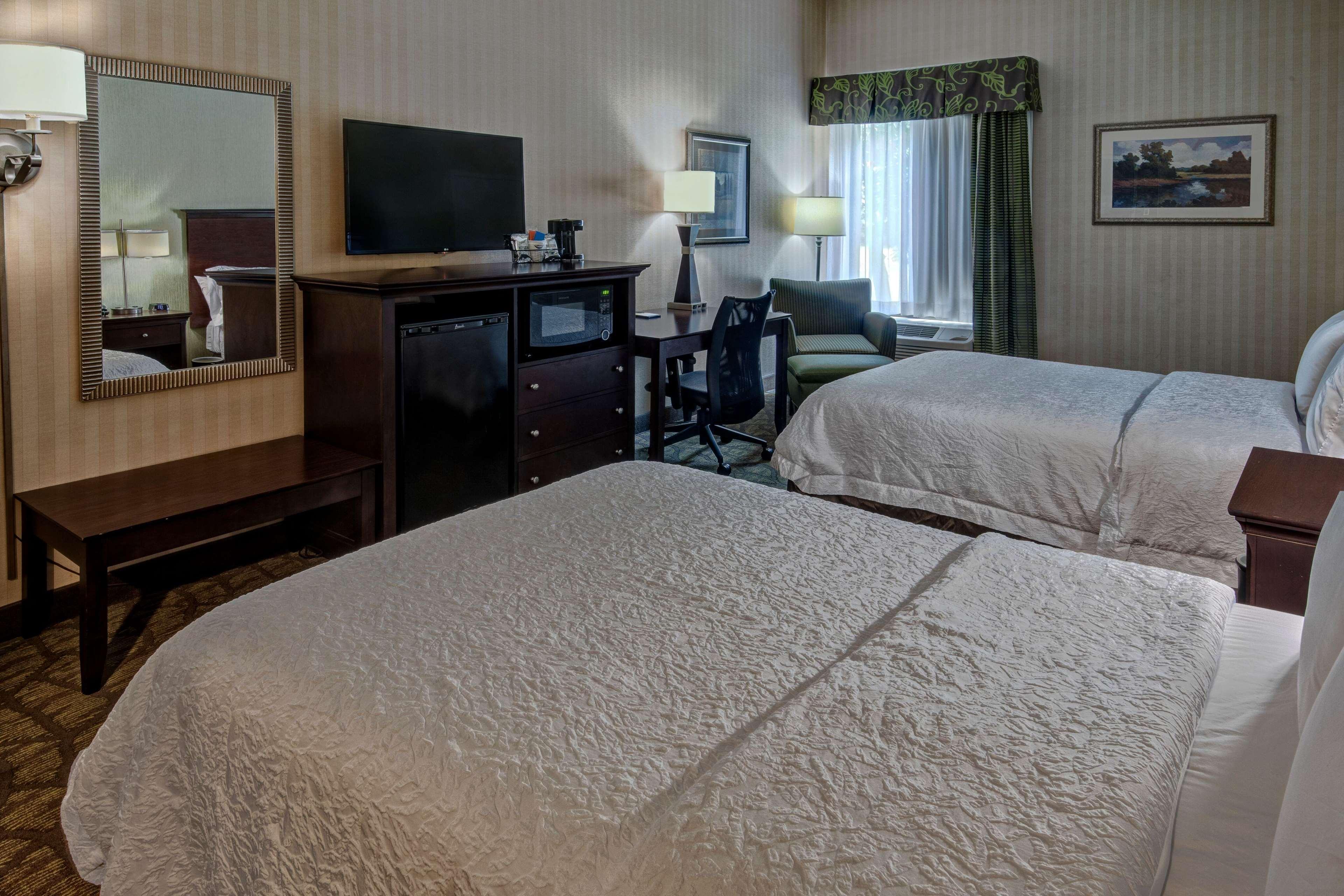 Hampton Inn Роки Маунт Екстериор снимка