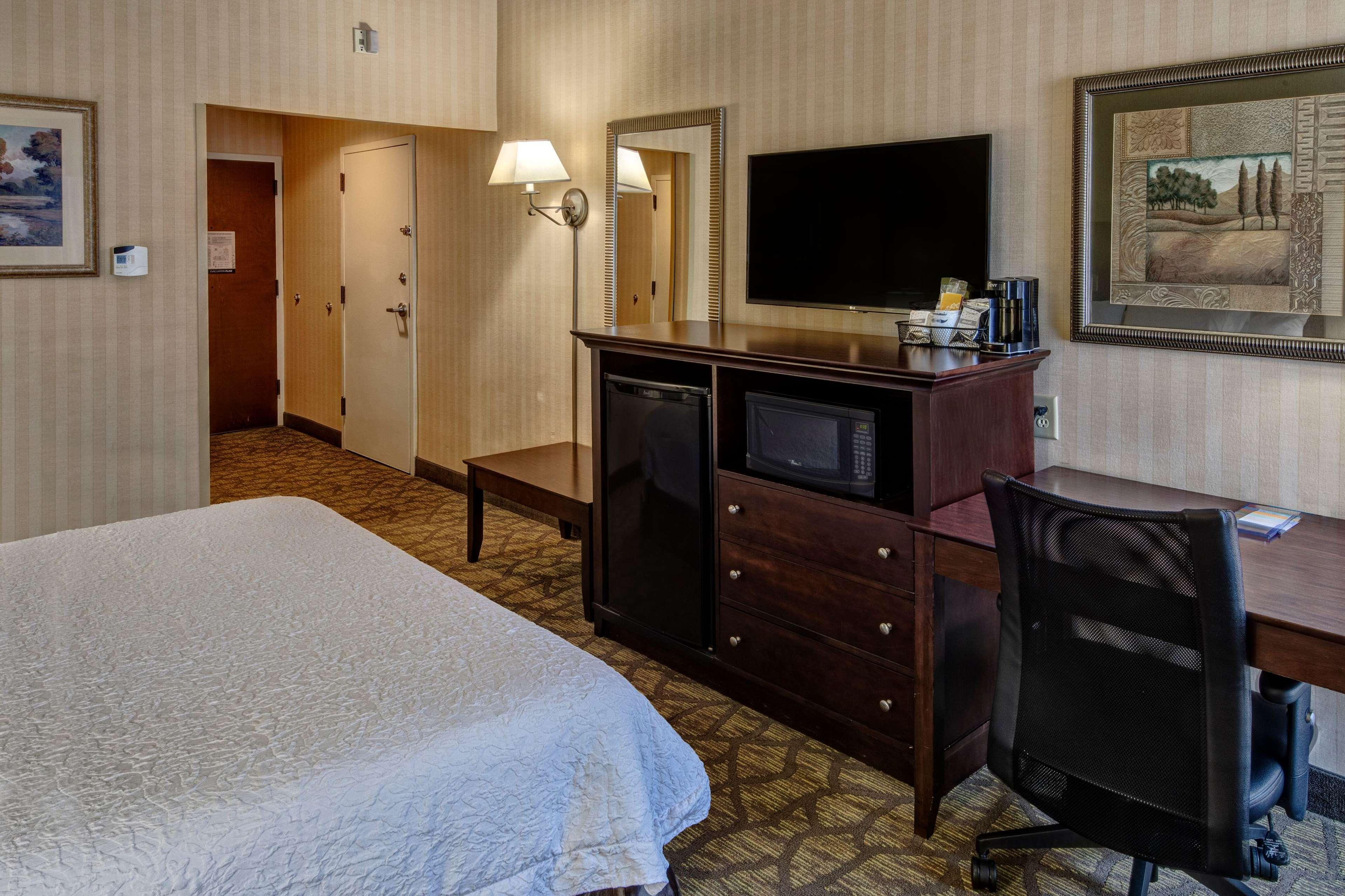 Hampton Inn Роки Маунт Екстериор снимка