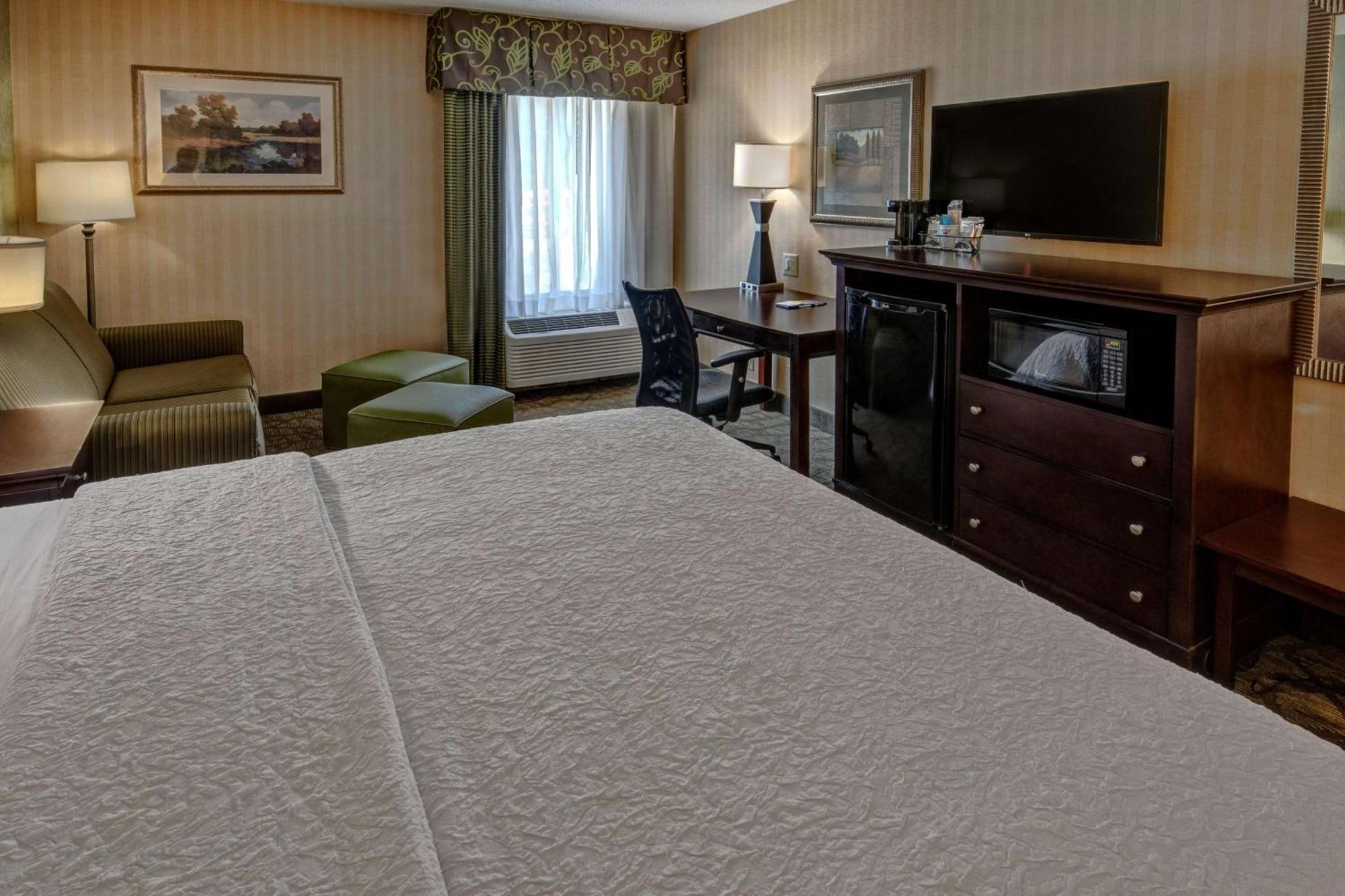 Hampton Inn Роки Маунт Екстериор снимка