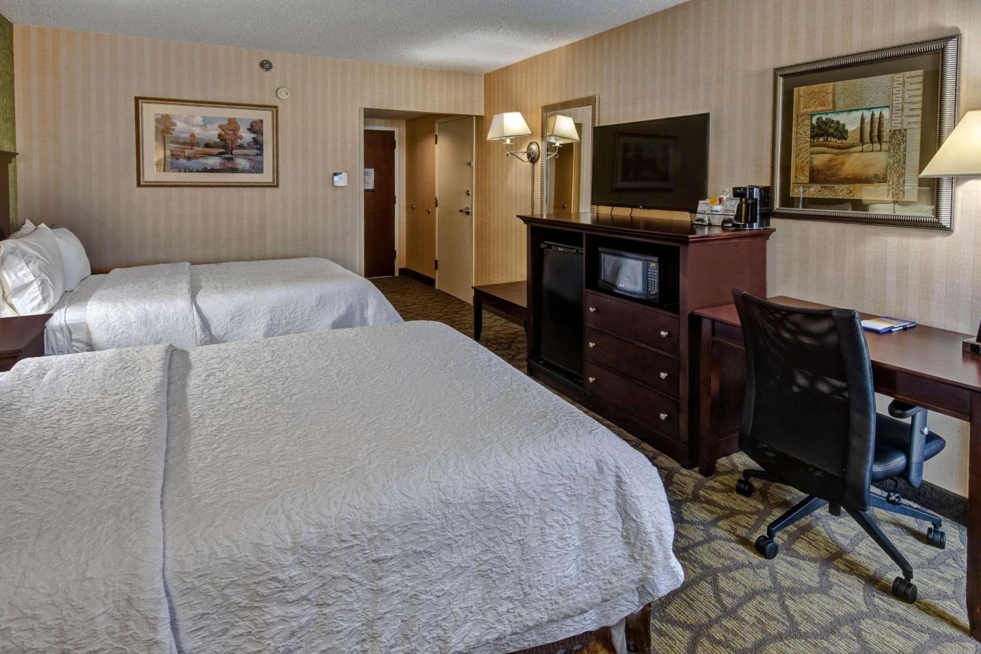 Hampton Inn Роки Маунт Екстериор снимка