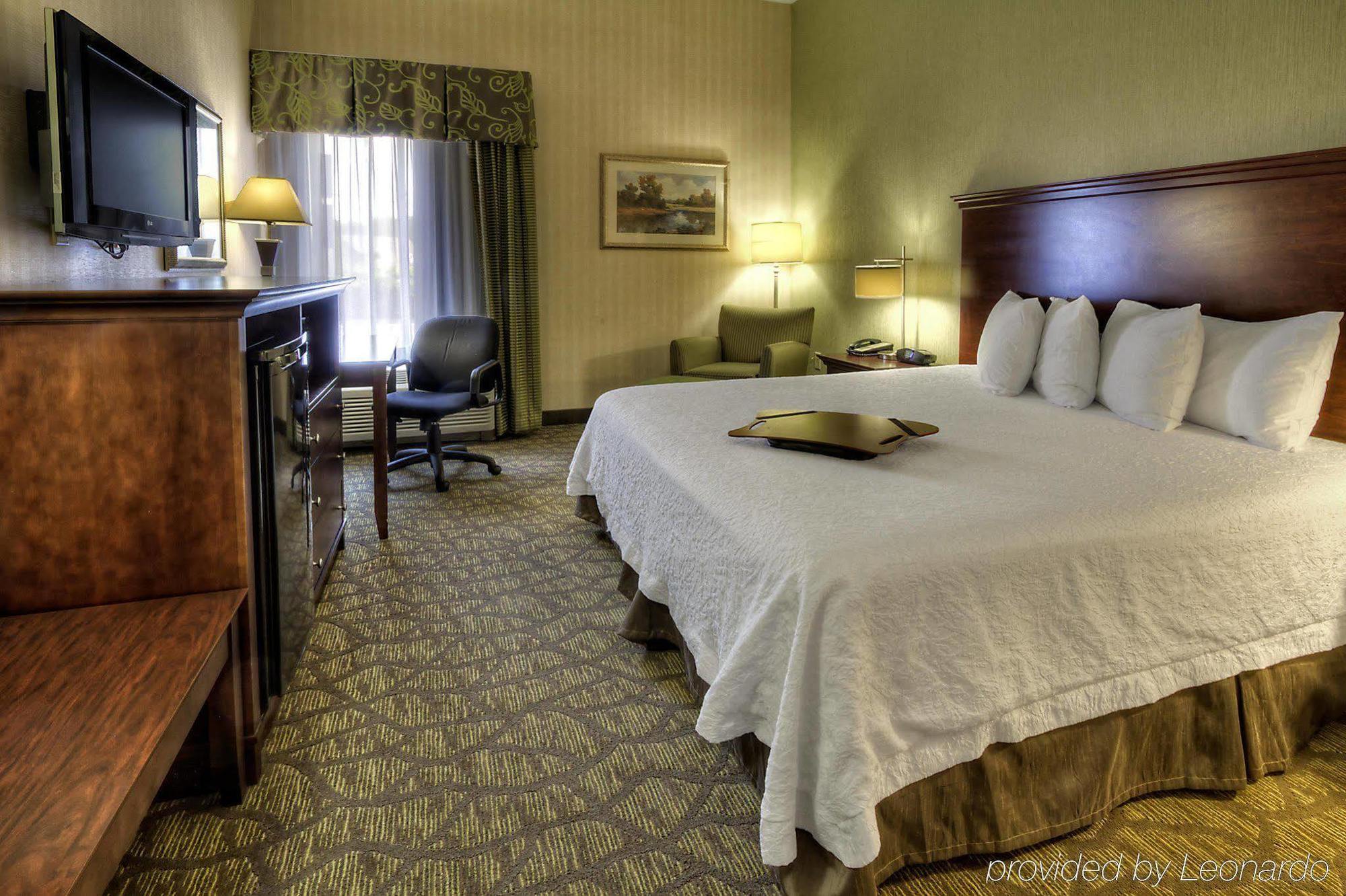 Hampton Inn Роки Маунт Екстериор снимка