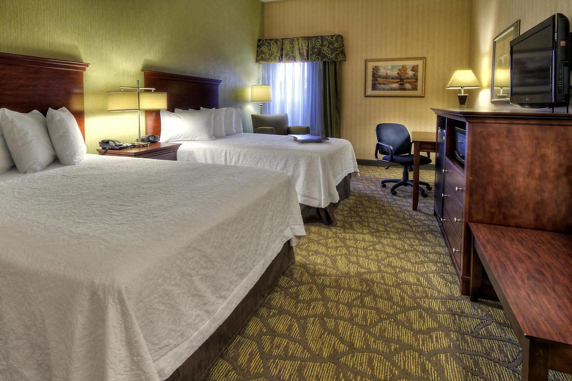 Hampton Inn Роки Маунт Екстериор снимка